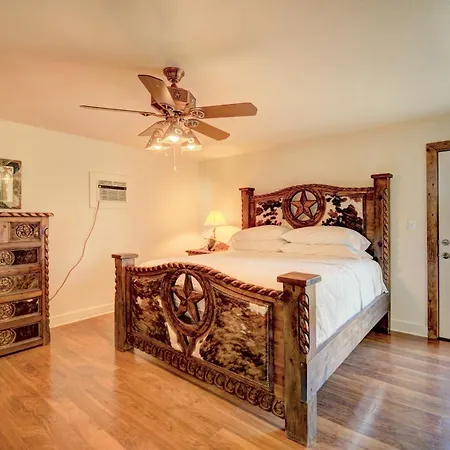 Casa Blanca In Texas Hill Country Villa Ingram Room photo
