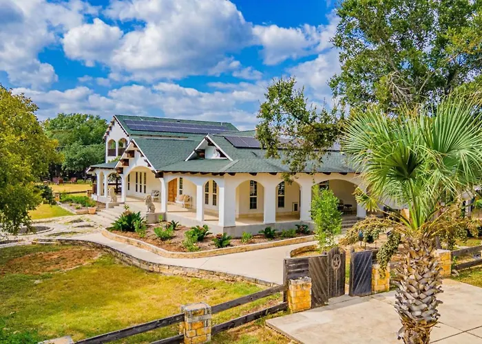 Casa Blanca In Texas Hill Country