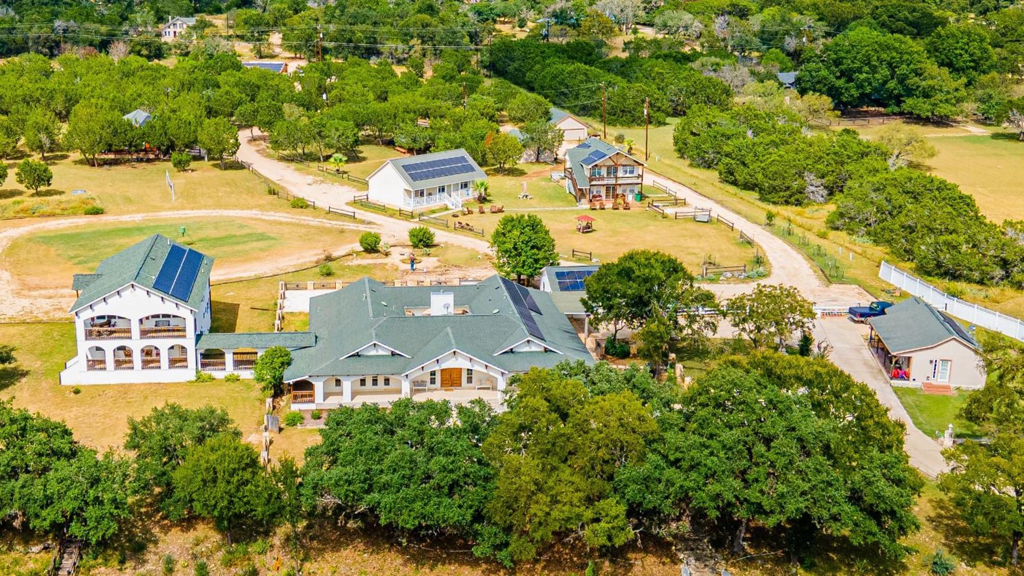 Casa Blanca In Texas Hill Country *