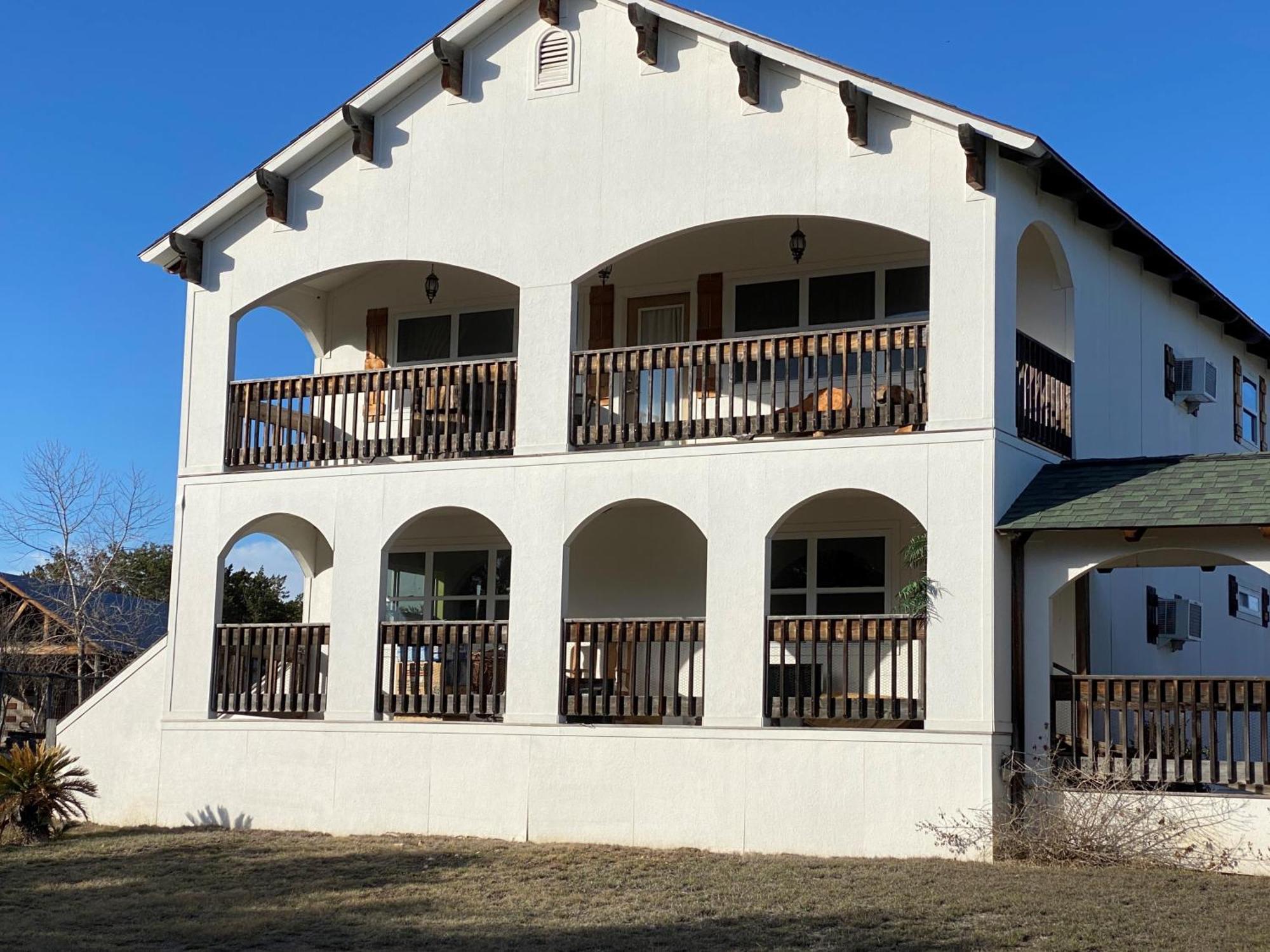 Casa Blanca In Texas Hill Country * Ingram
