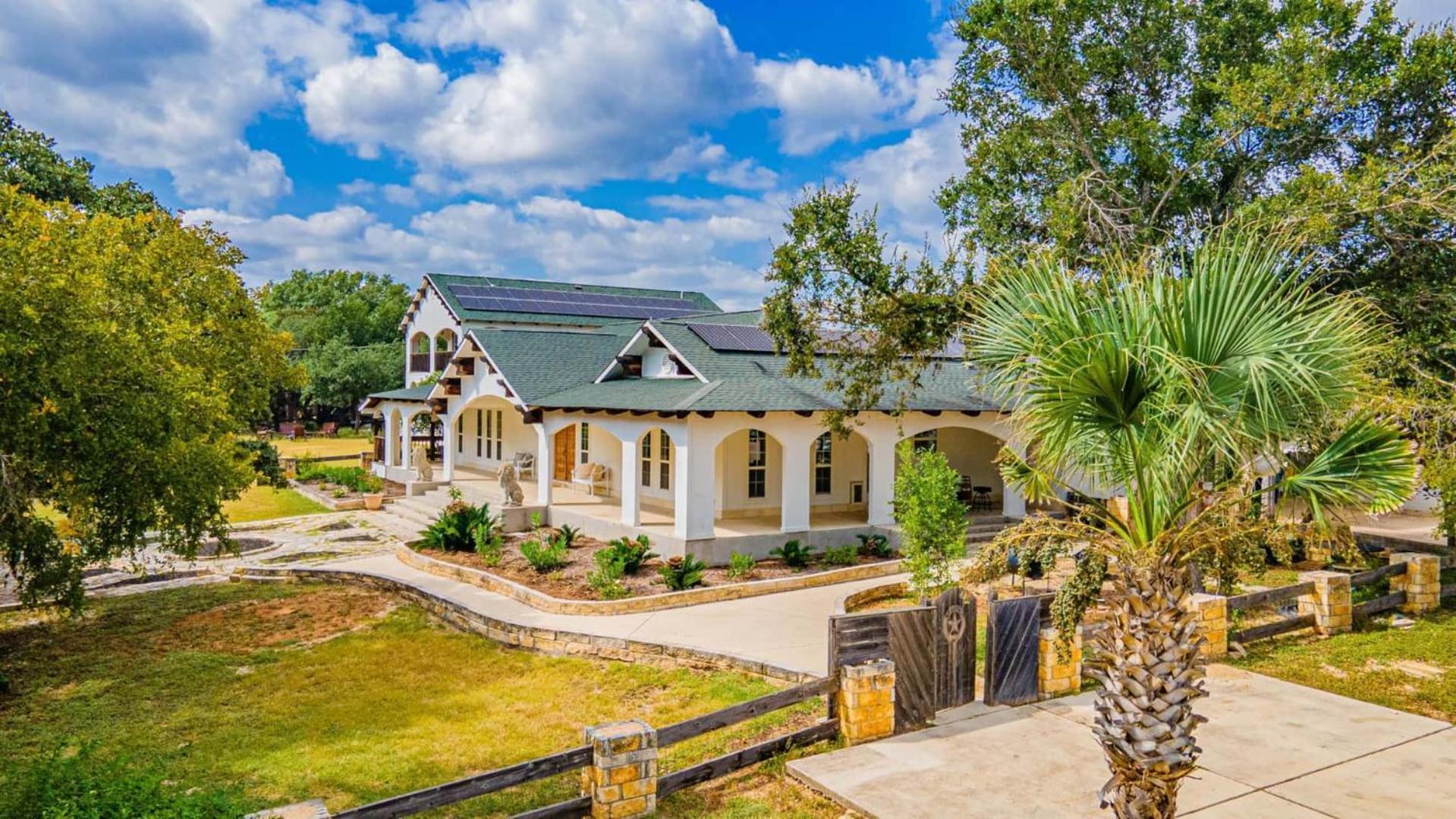 Casa Blanca In Texas Hill Country *
