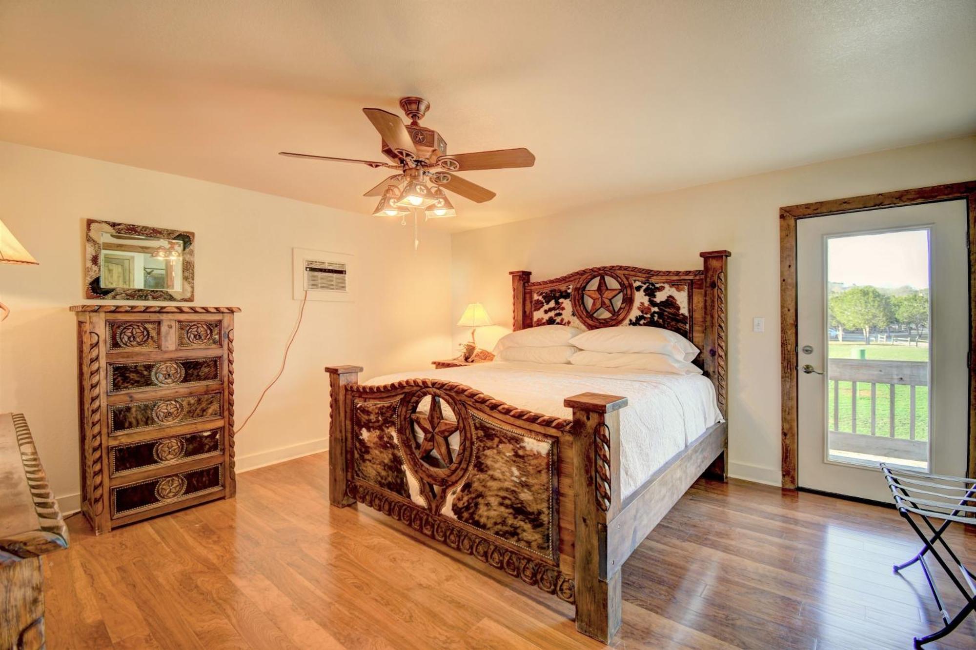 Casa Blanca In Texas Hill Country *