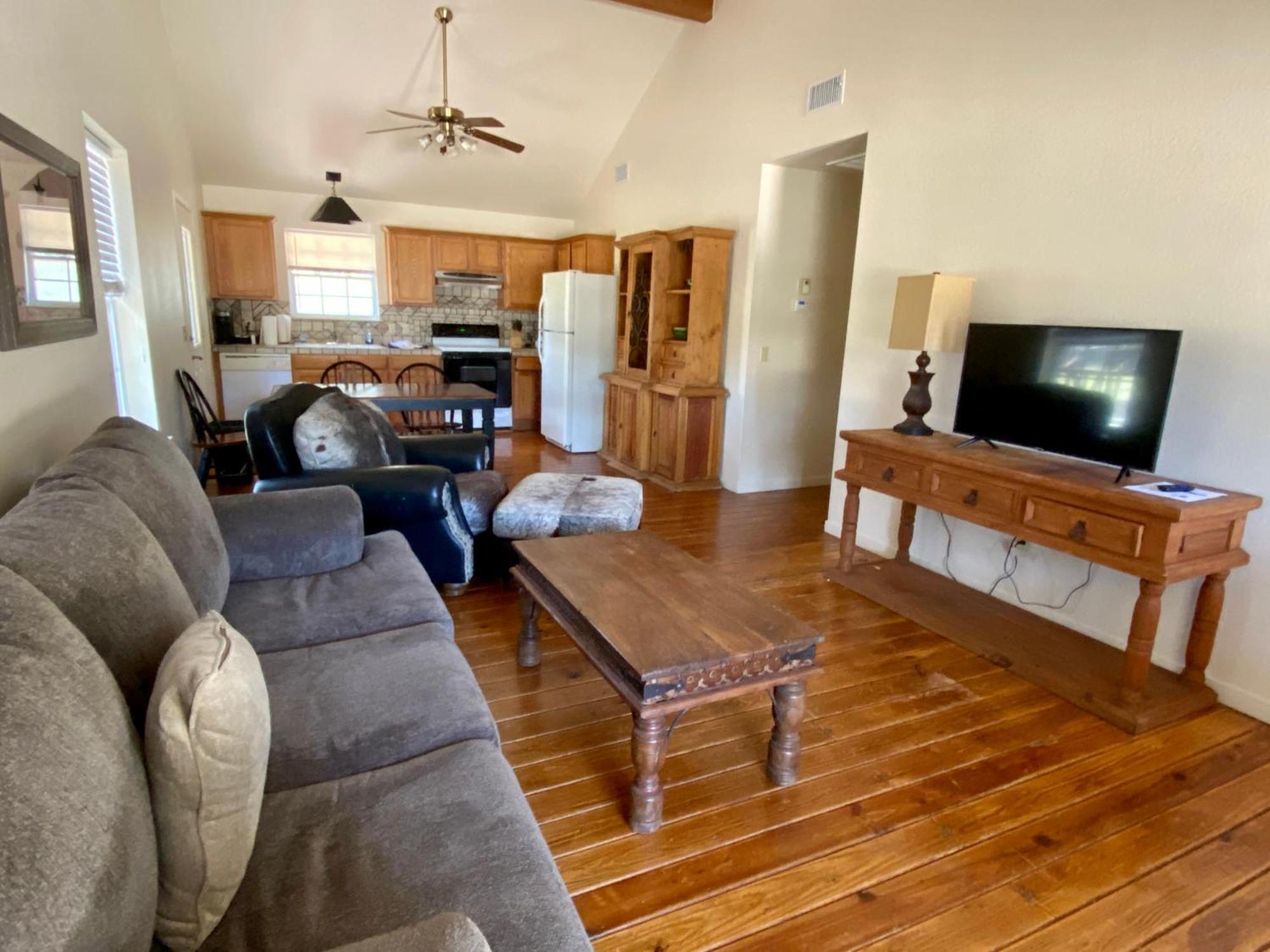 Casa Blanca In Texas Hill Country Ingram
